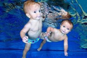 bayi-berenang